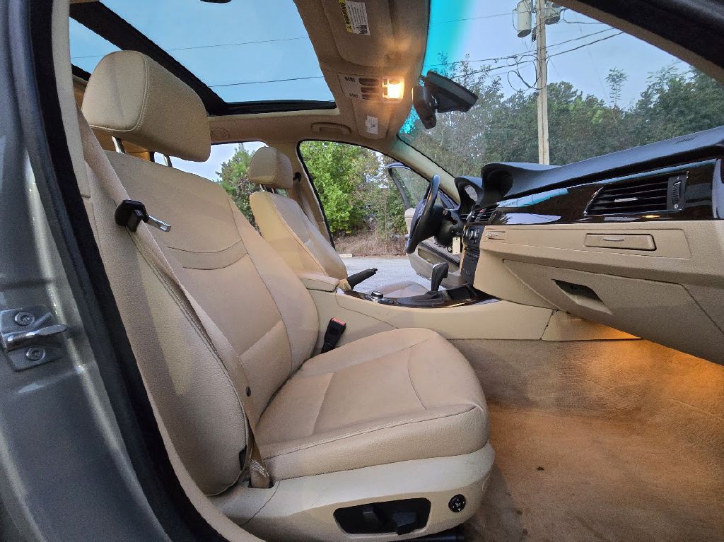 2009 BMW 3 Series Image 24