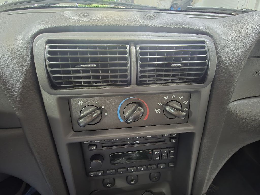 2003 Ford Mustang Image 34