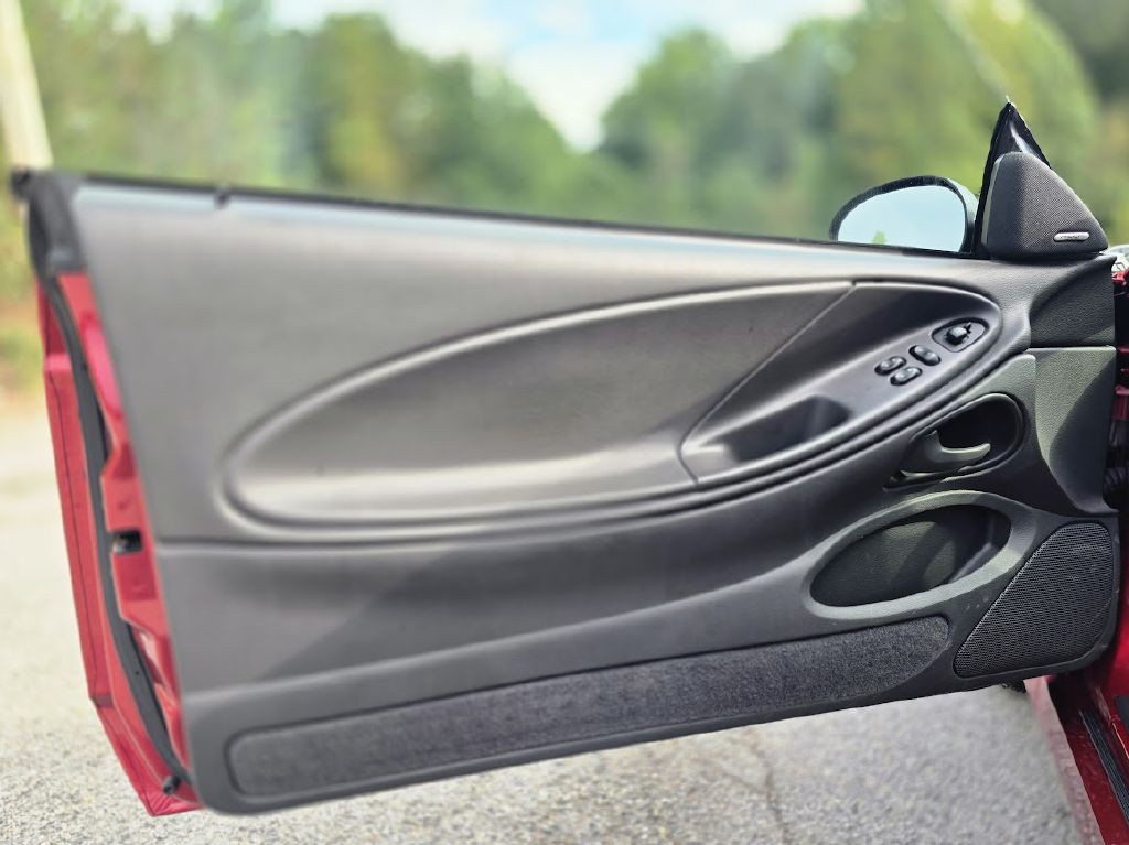 2003 Ford Mustang Image 25