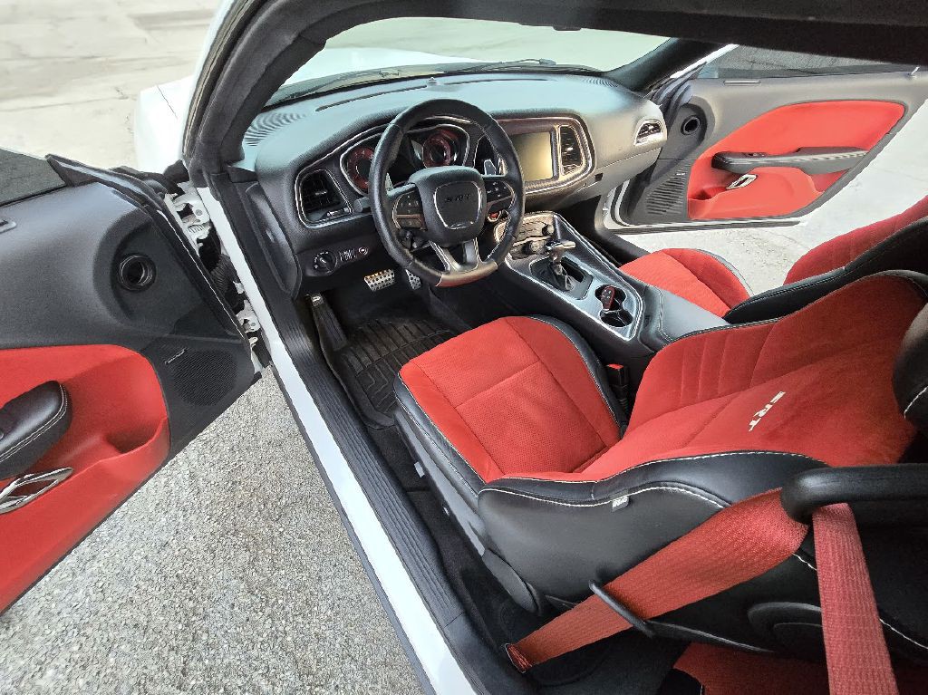 2016 Dodge Challenger Image 2