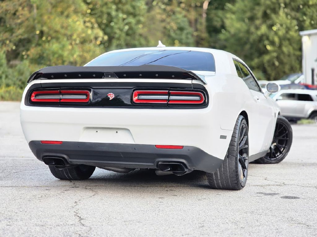 2016 Dodge Challenger Image 4