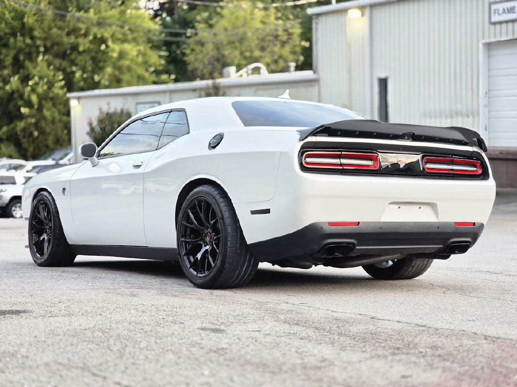 2016 Dodge Challenger Image 6