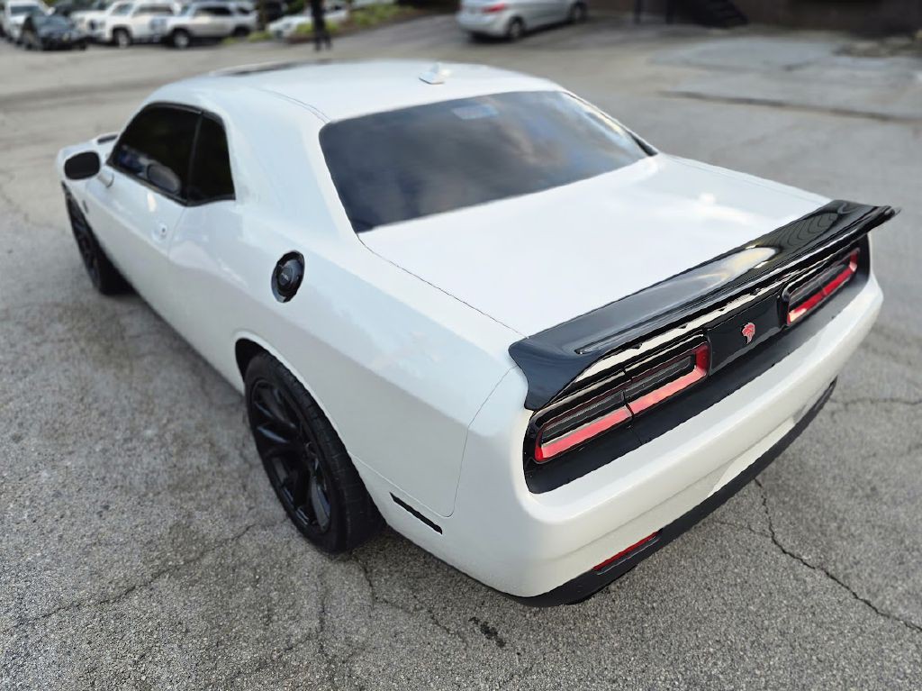 2016 Dodge Challenger Image 8