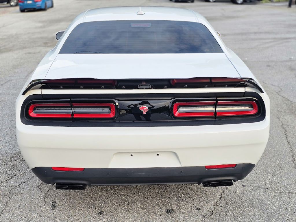 2016 Dodge Challenger Image 10