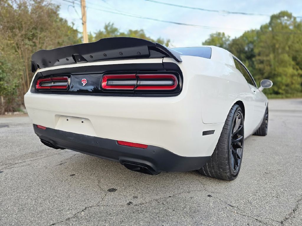 2016 Dodge Challenger Image 12