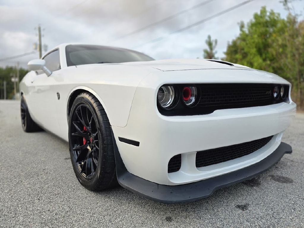 2016 Dodge Challenger Image 16
