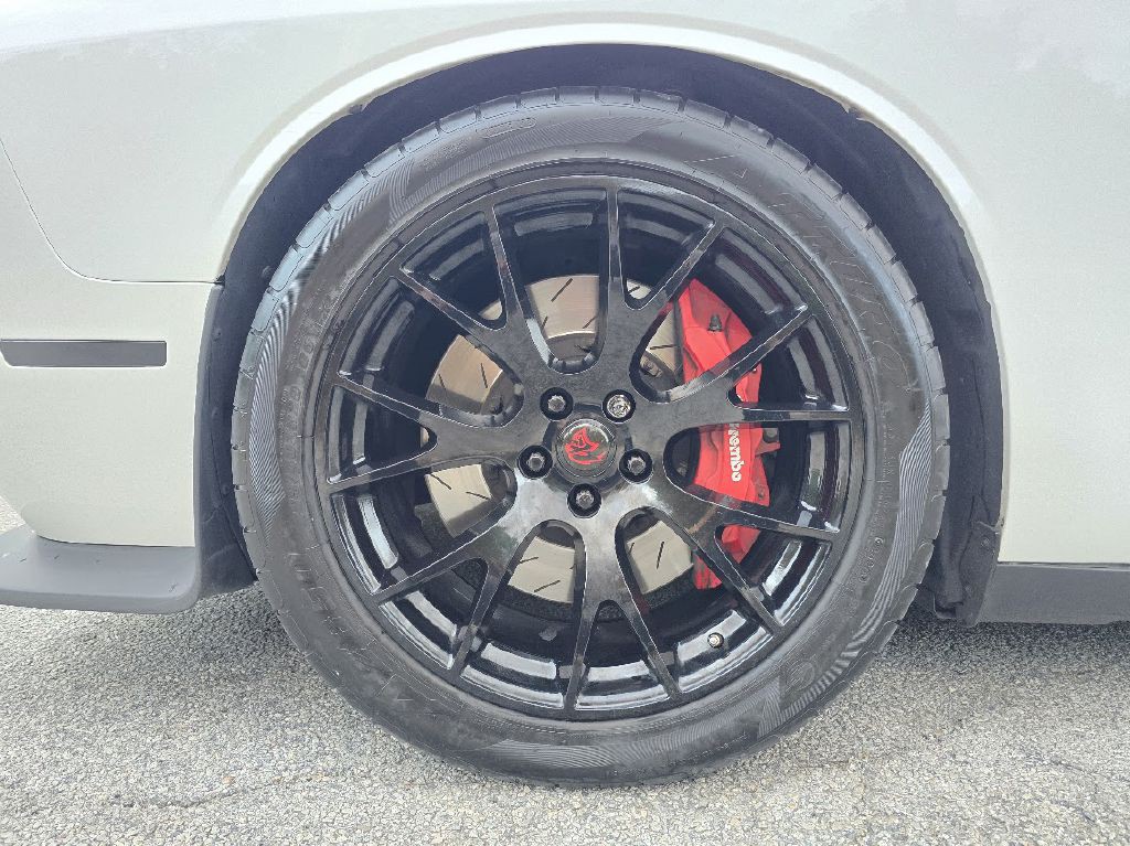2016 Dodge Challenger Image 21