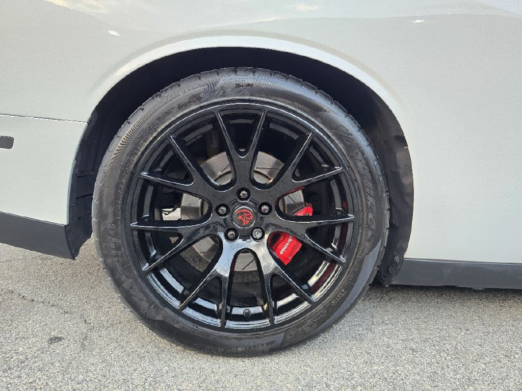 2016 Dodge Challenger Image 23