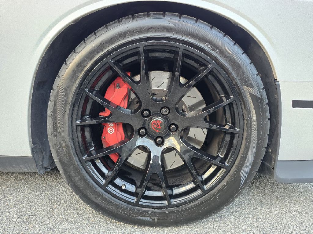 2016 Dodge Challenger Image 24