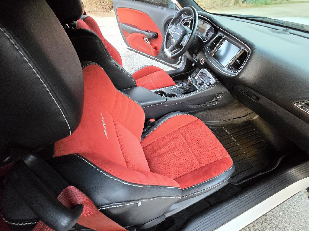 2016 Dodge Challenger Image 28