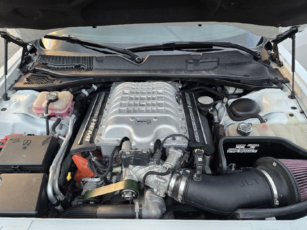 2016 Dodge Challenger Image 32