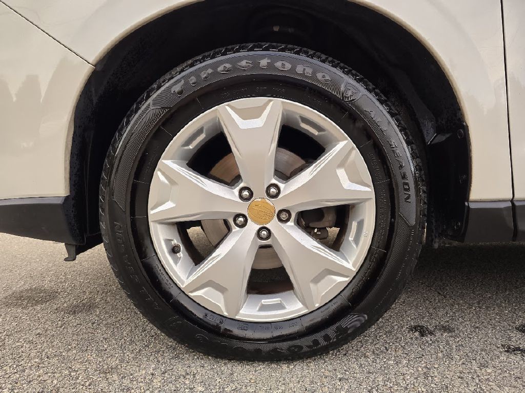 2015 Subaru Forester Image 12
