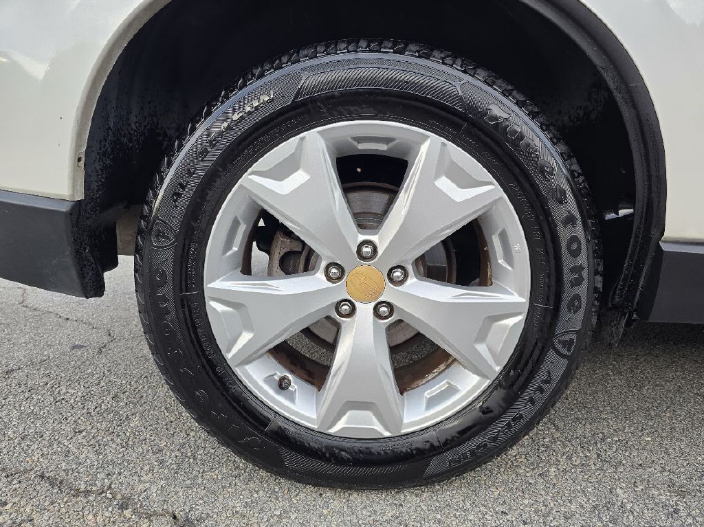 2015 Subaru Forester Image 14