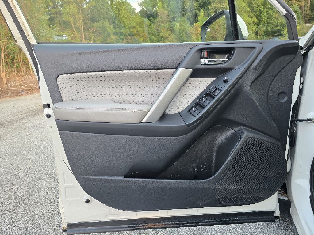 2015 Subaru Forester Image 30