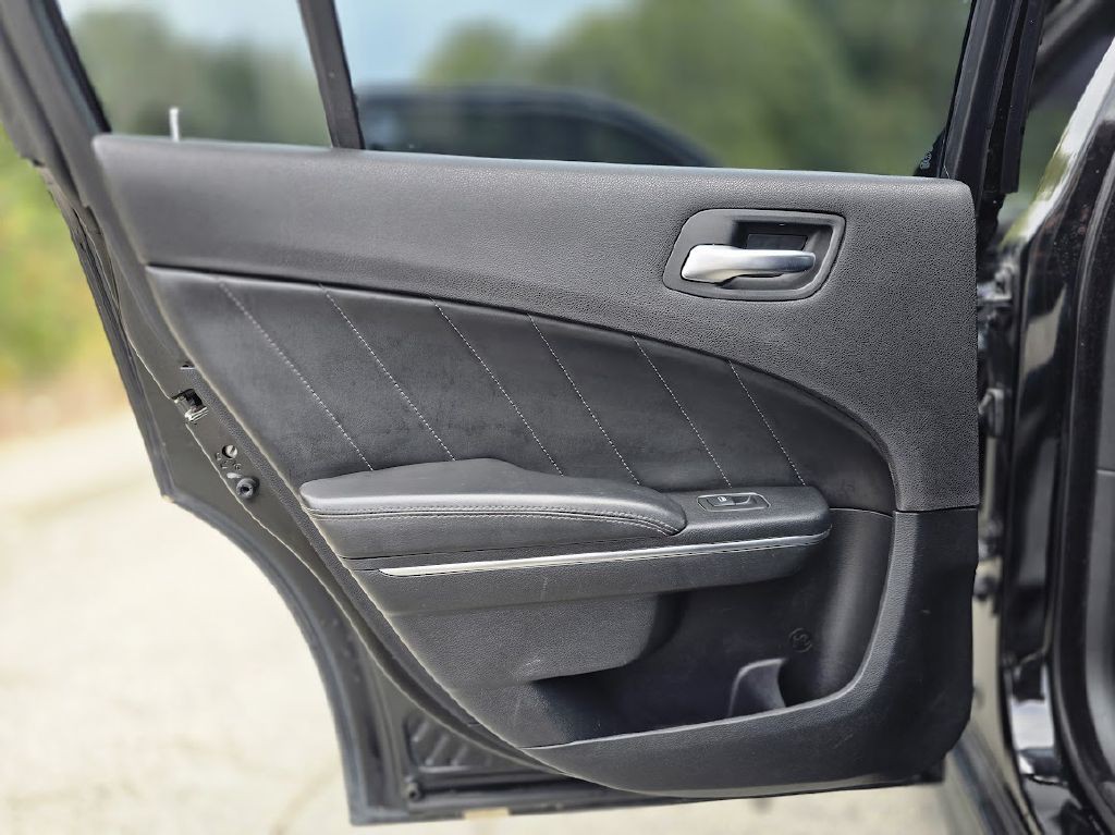 2016 Dodge Charger Image 31
