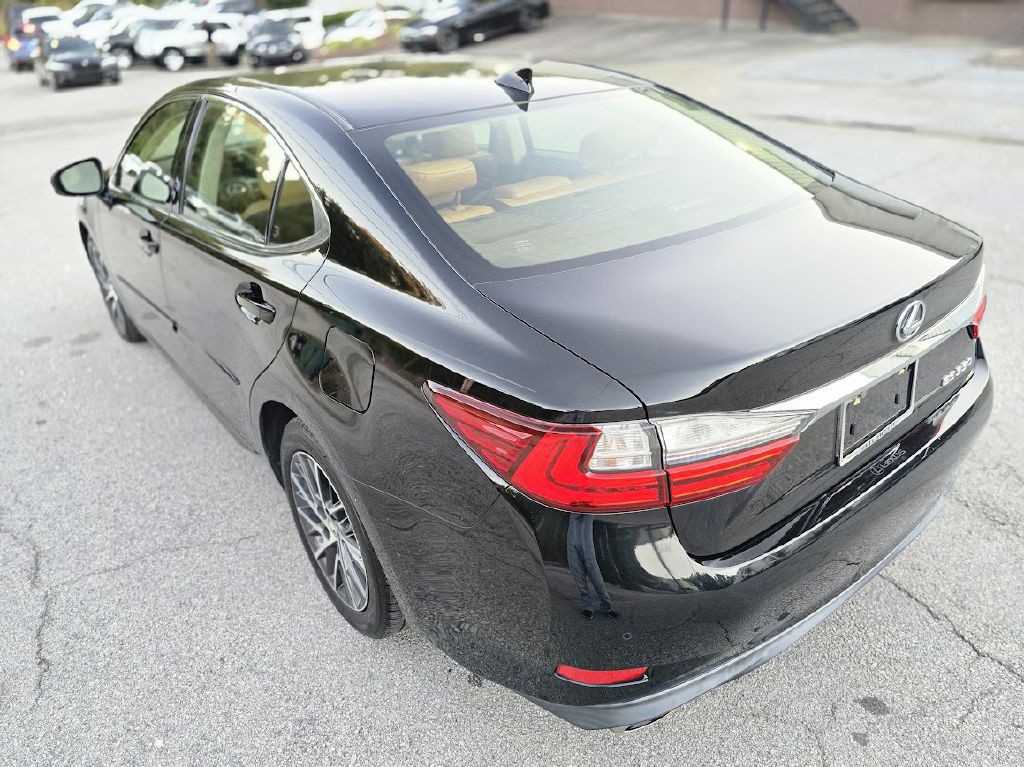 2016 Lexus ES 350 Image 5