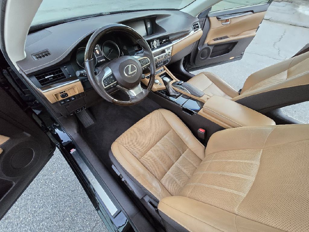 2016 Lexus ES 350 Image 20