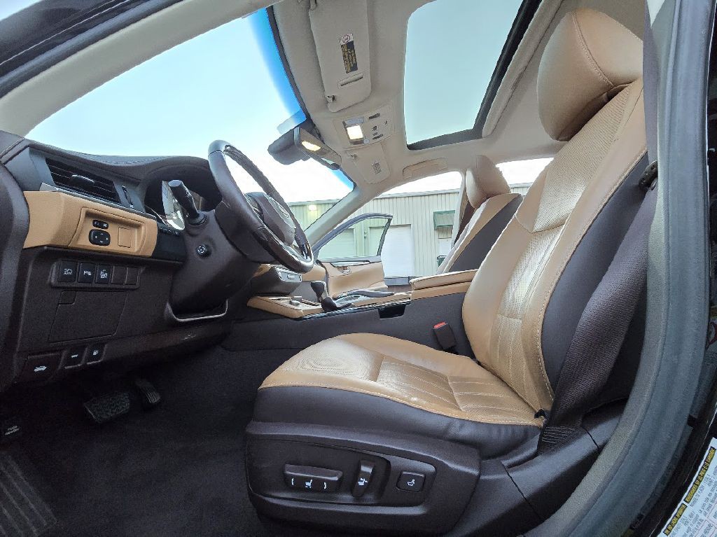 2016 Lexus ES 350 Image 21