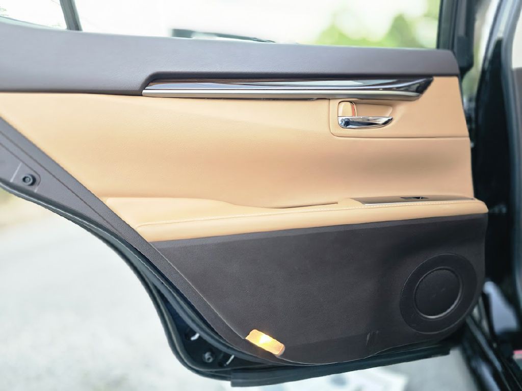 2016 Lexus ES 350 Image 25