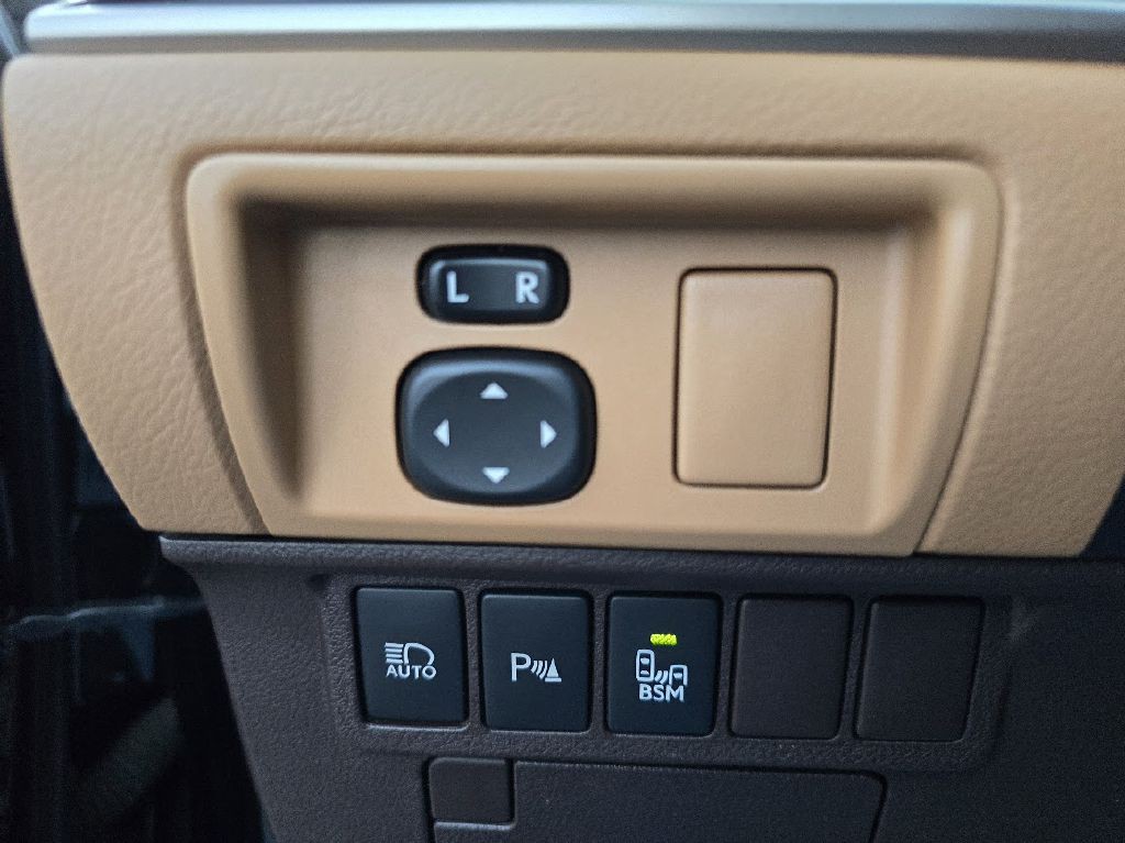 2016 Lexus ES 350 Image 44