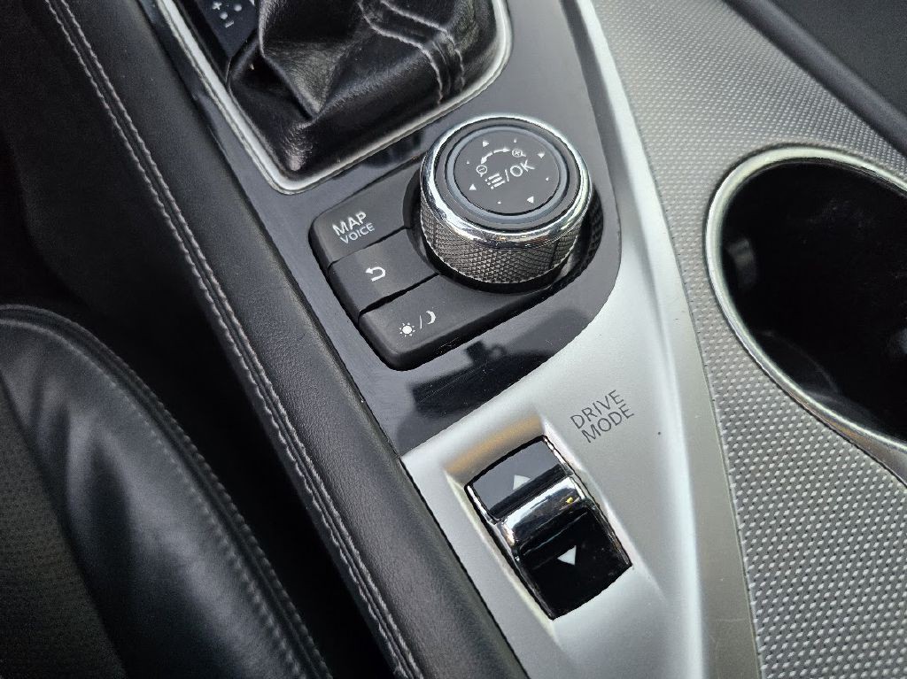 2015 INFINITI Q50 Image 17
