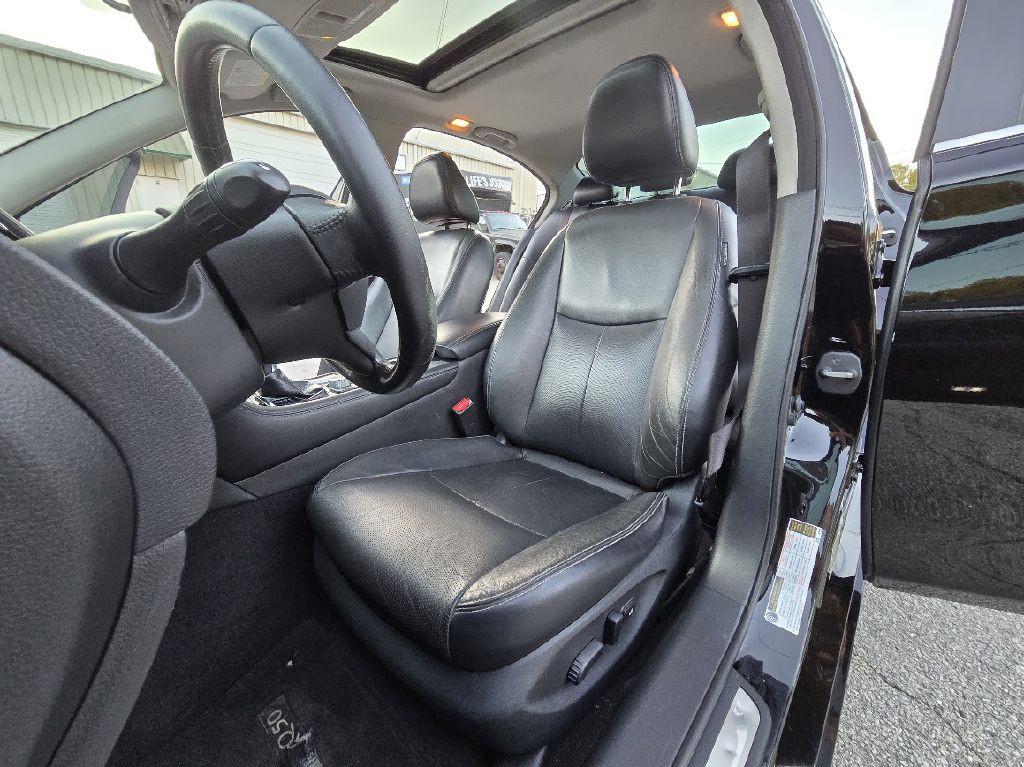 2015 INFINITI Q50 Image 25