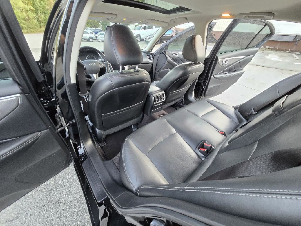 2015 INFINITI Q50 Image 26