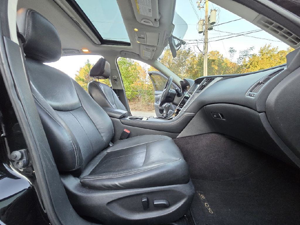 2015 INFINITI Q50 Image 29