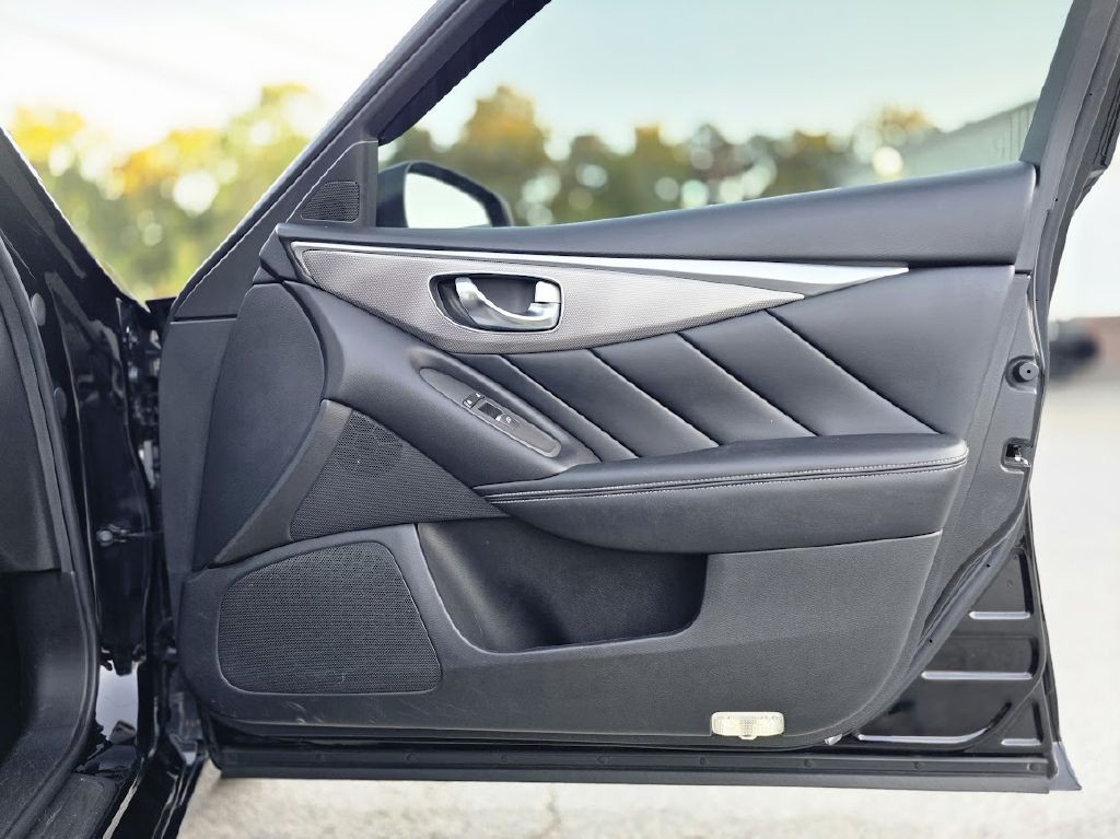2015 INFINITI Q50 Image 31