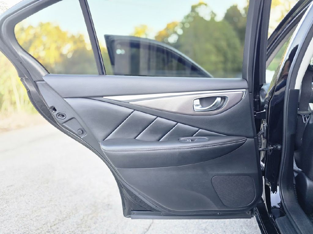 2015 INFINITI Q50 Image 33