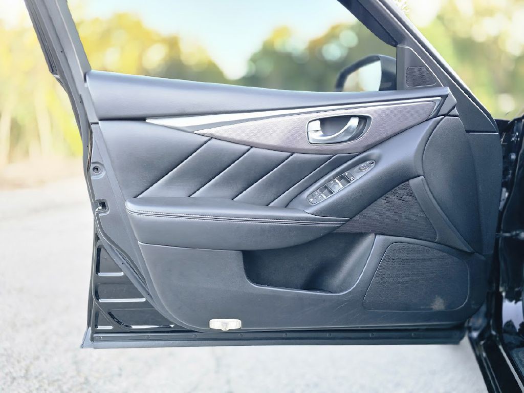 2015 INFINITI Q50 Image 34