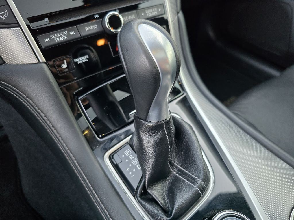 2015 INFINITI Q50 Image 35