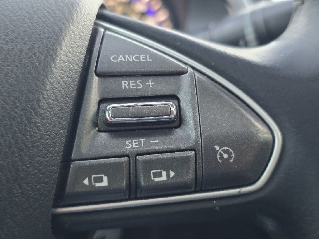 2015 INFINITI Q50 Image 38