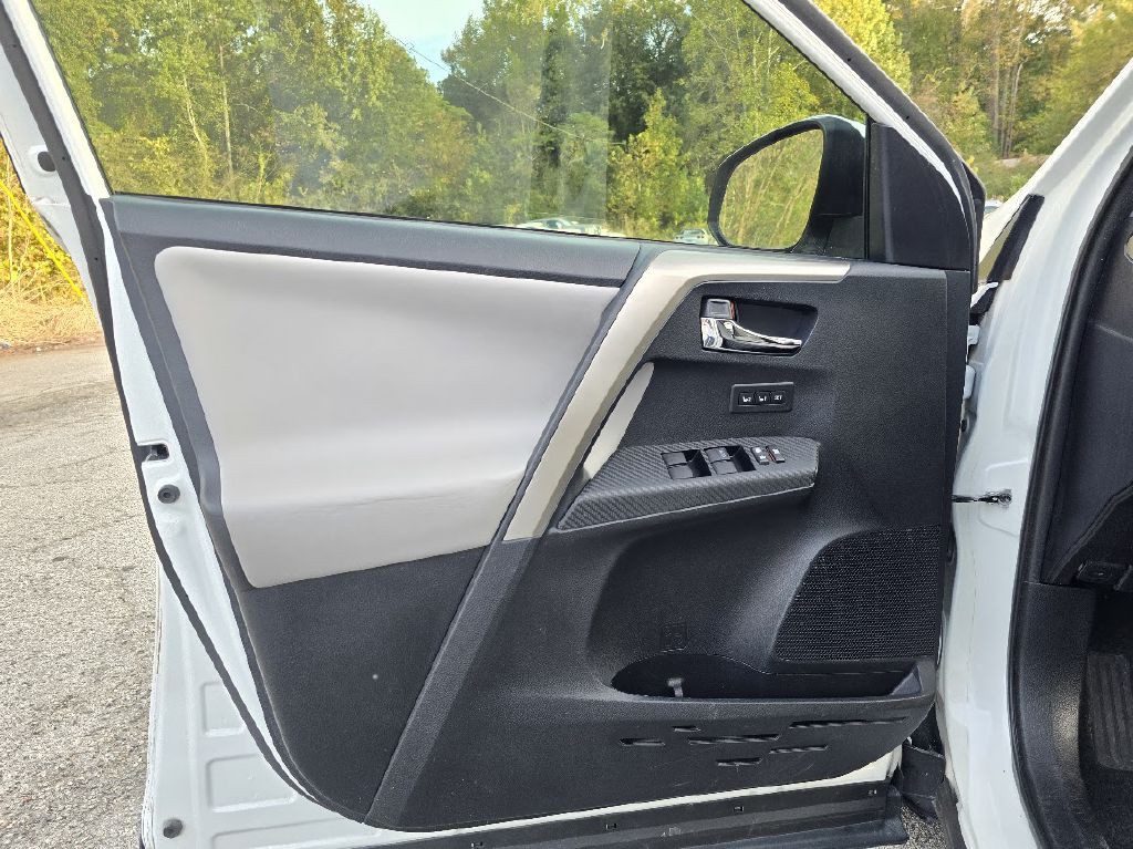 2014 Toyota Rav4 Image 24