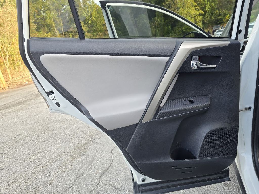 2014 Toyota Rav4 Image 25
