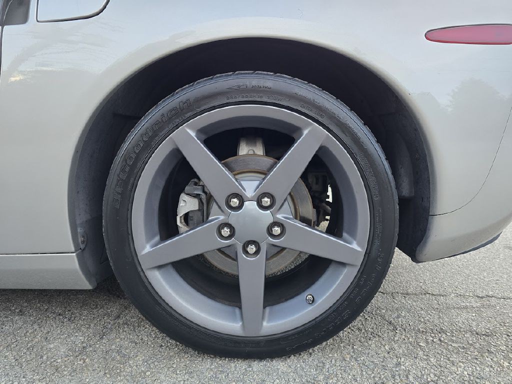 2005 Chevrolet Corvette Image 16