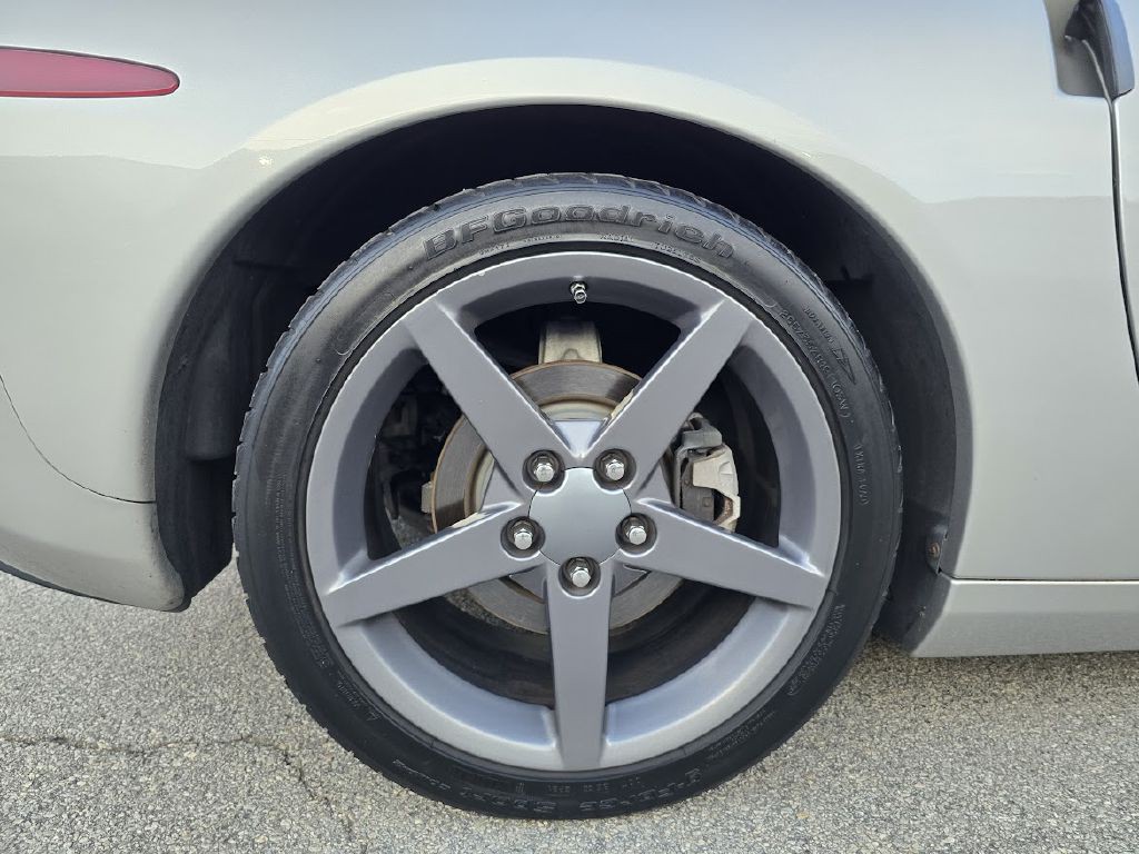 2005 Chevrolet Corvette Image 17