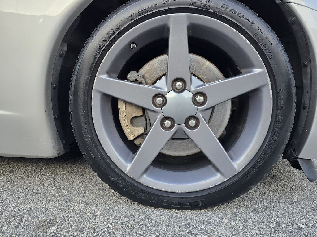 2005 Chevrolet Corvette Image 18