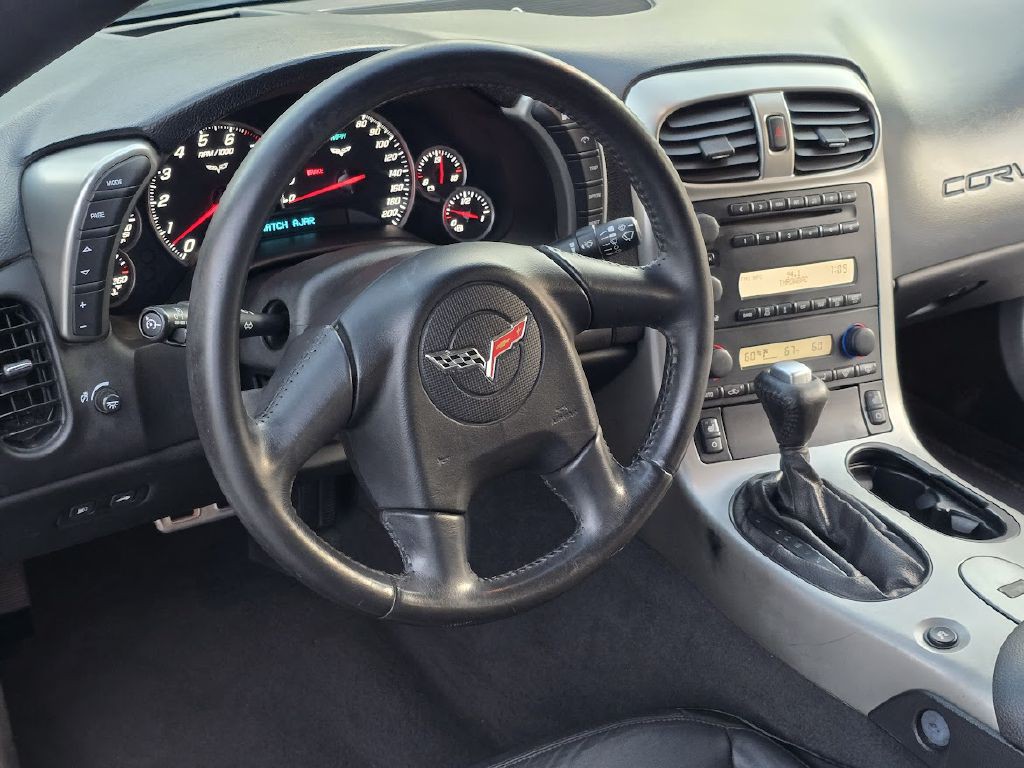 2005 Chevrolet Corvette Image 20