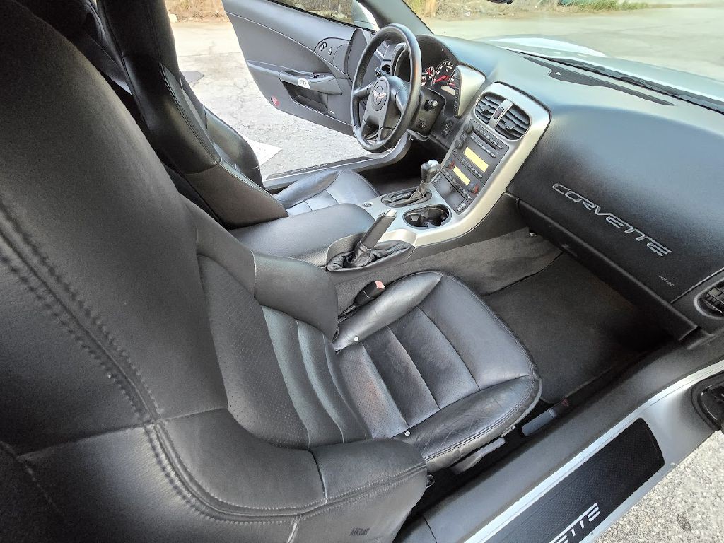 2005 Chevrolet Corvette Image 23