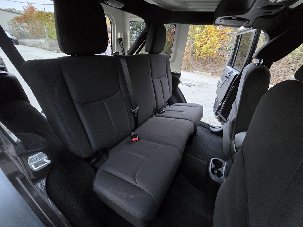 2014 Jeep Wrangler Unlimited Image 16