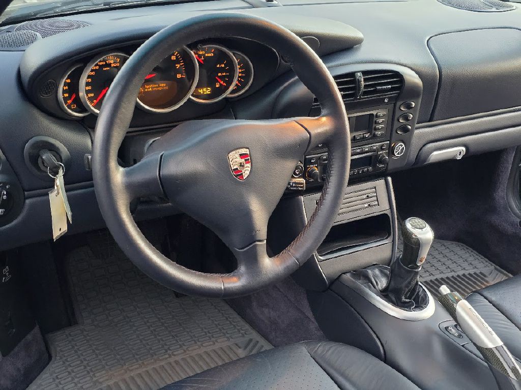 2003 Porsche 911 Image 25