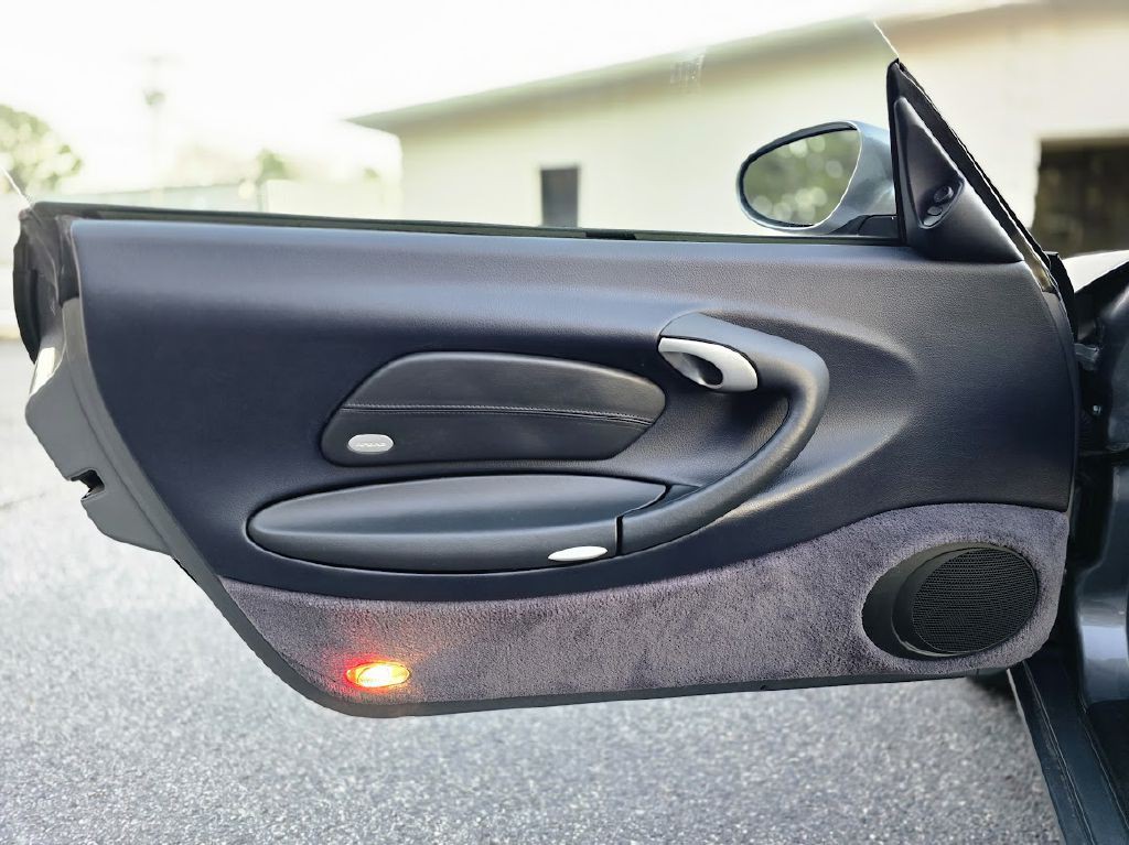 2003 Porsche 911 Image 27