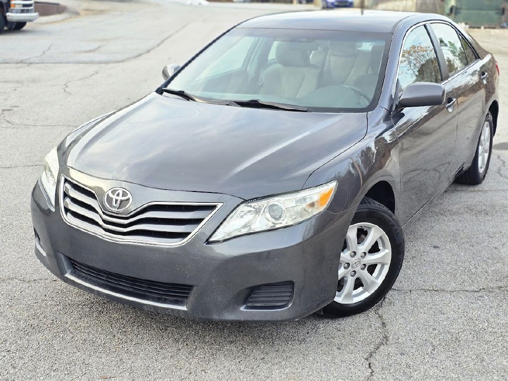2011 Toyota Camry Image 2