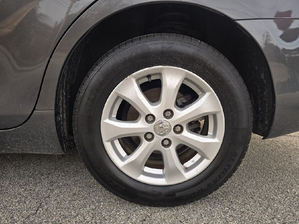 2011 Toyota Camry Image 14