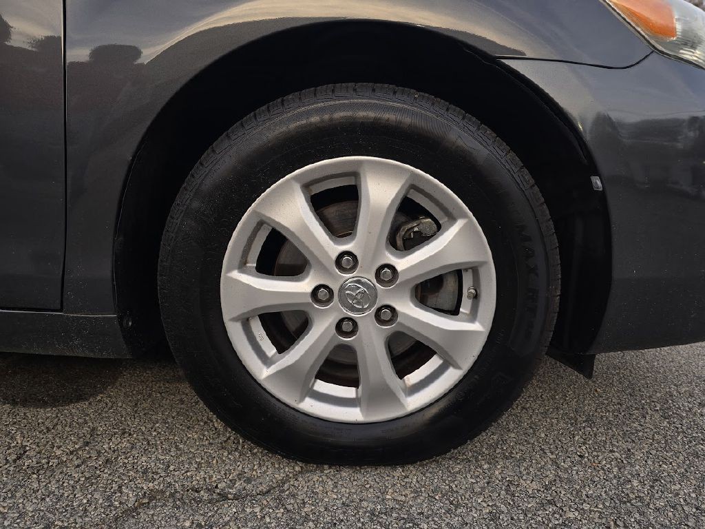 2011 Toyota Camry Image 16