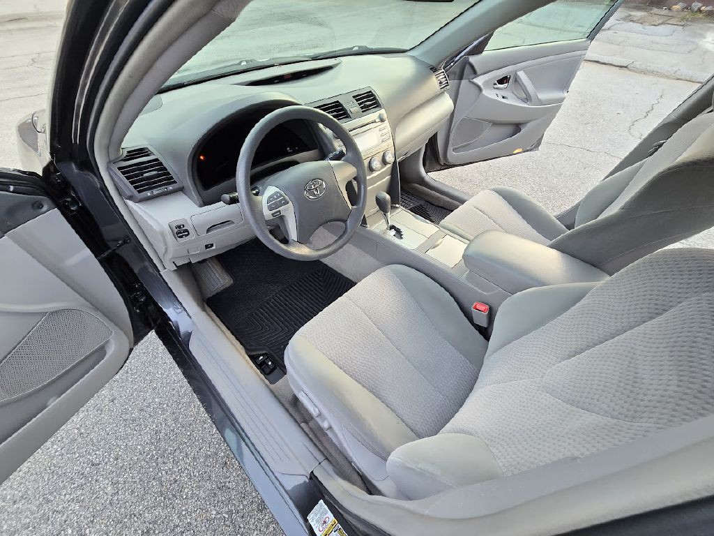 2011 Toyota Camry Image 17