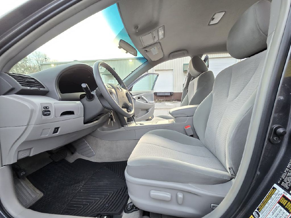 2011 Toyota Camry Image 18