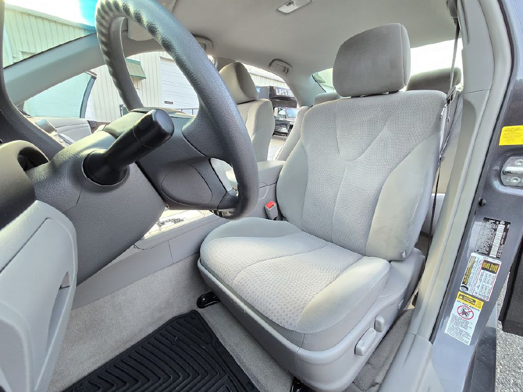 2011 Toyota Camry Image 19