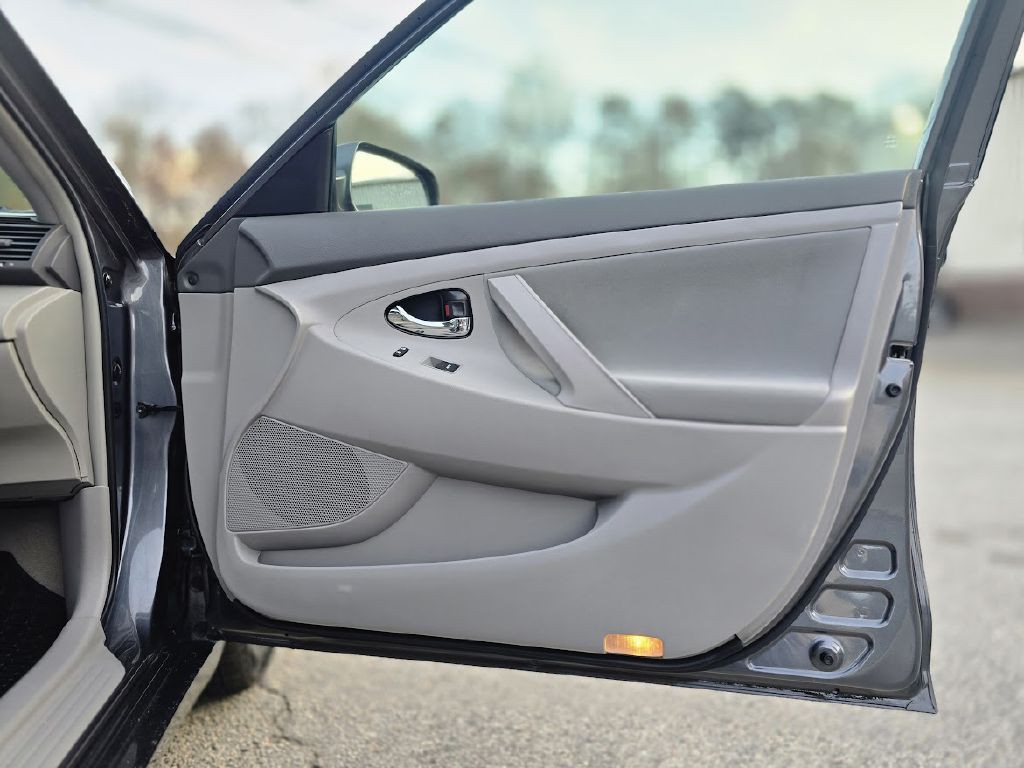 2011 Toyota Camry Image 24